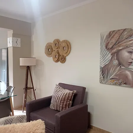 Angela's Seaview Apartment *
