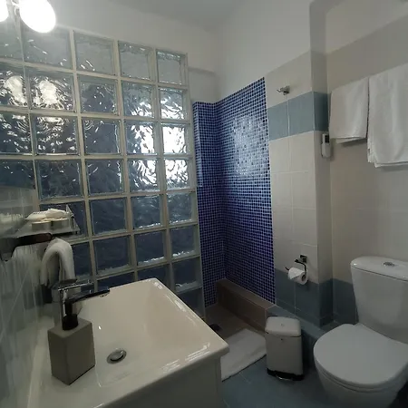 Angela's Seaview Apartment *